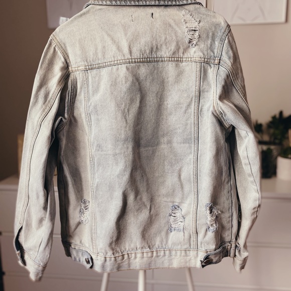 PRETTY LITTLE THING Distressed Light Wash Oversized Denim Jacket - Picture 3 of 5